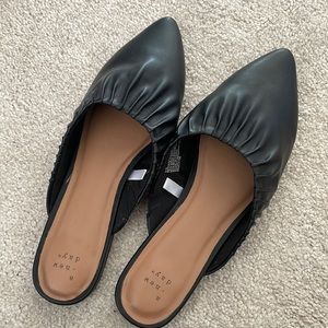 NWOT a new day black pleated mules
